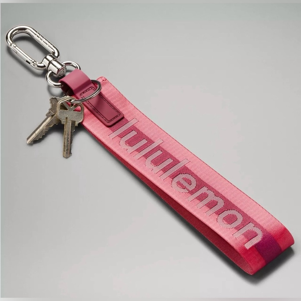 Lululemon New Never Lost Keychain- Sakura Pink/Washed Mauve/White - Picture 2 of 6